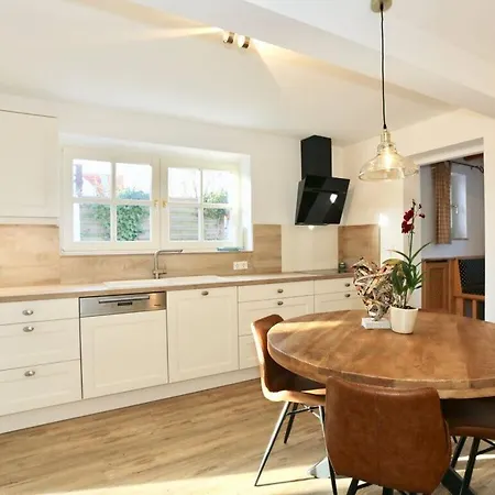 Strandhuus Modern Retreat